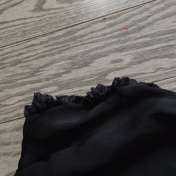 Beautiful black silky robe by Oscar De la Renta💕 - Picture 16 of 16